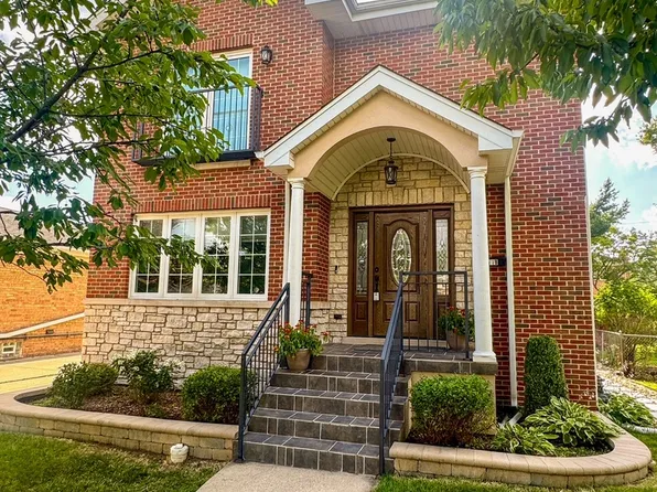 8118 N Overhill Ave, Niles, IL 60714