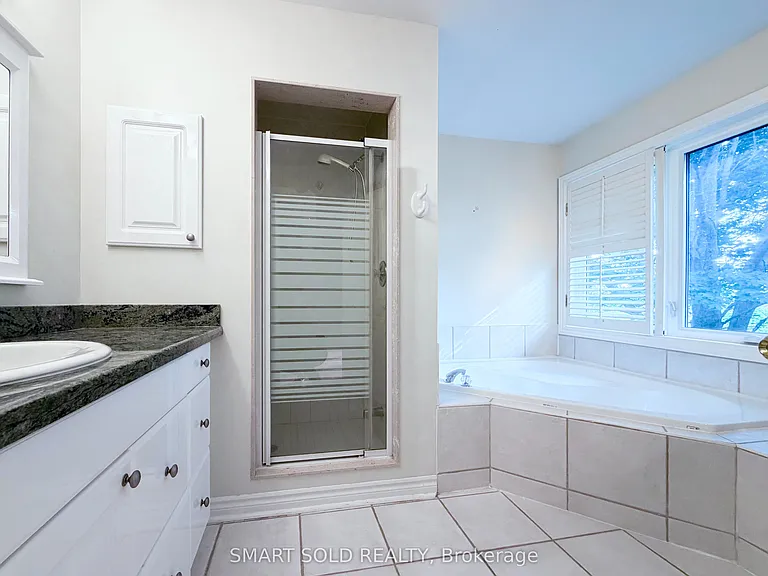 704 Foxcroft Blvd — Photo 12