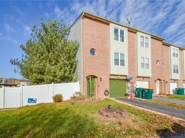 17 Freedom Ter, Easton, PA 18045