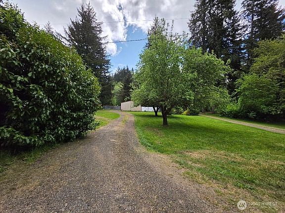 3rd image of 140 NE Evergreen Drive