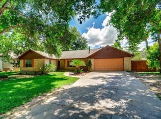 10282 Valley Dr S, Willis, TX 77318