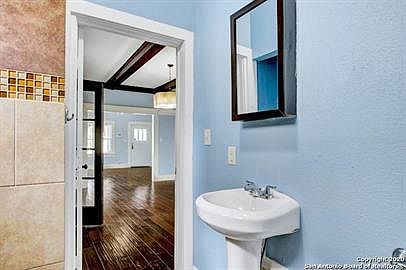 4th image of 534 W Magnolia Ave #1