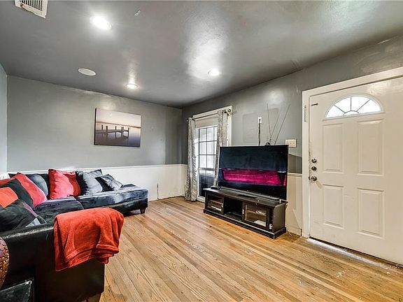 5th image of 2836 N Saint Augustine Dr