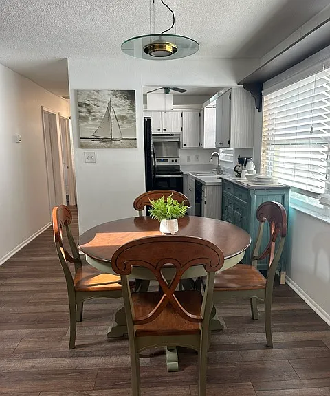 Dining and kit Apt B