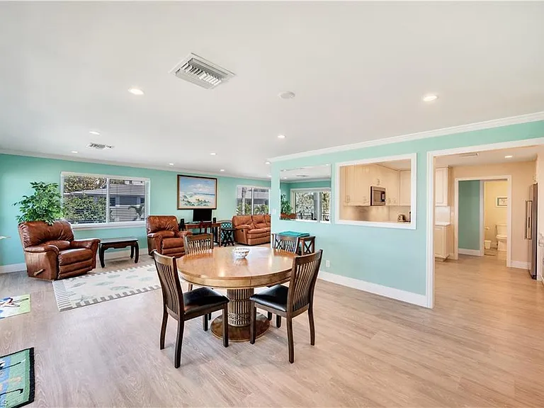 1065 Gulf Shore Blvd N #201 — Photo 7