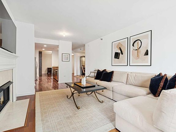 4th image of 160 E Illinois St APT 1808