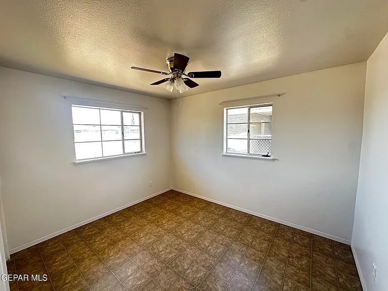 5719 Bainbridge Ave — Photo 10