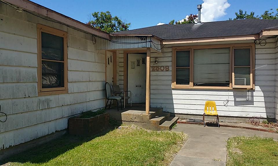 2nd image of 2508 Avenue C St