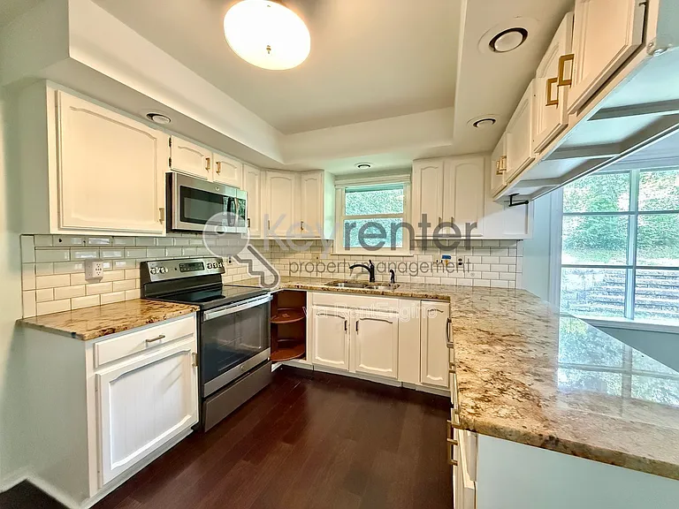 4910 Bal Harbor Dr — Photo 3