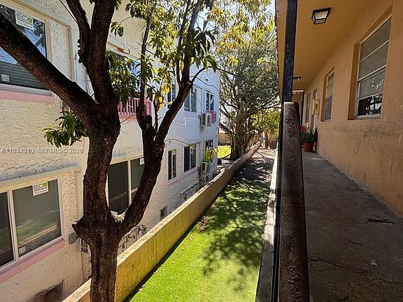 4th image of 1320 SW 6th St APT 4