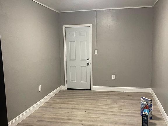 5th image of 2302 Continental Blvd Unit B