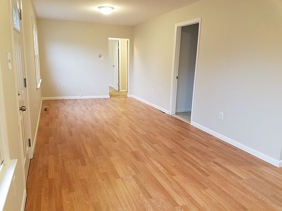 2nd image of 26 Ivins Dr #House