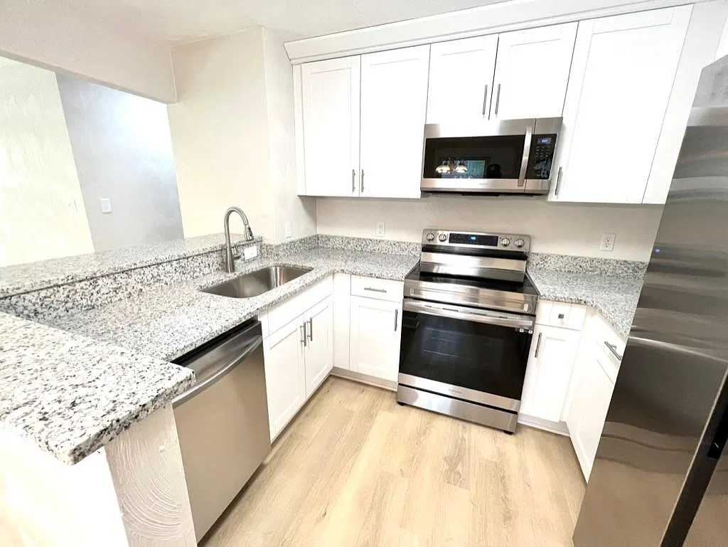 3 bed, 1200 sqft, $2,395 — Photo 2