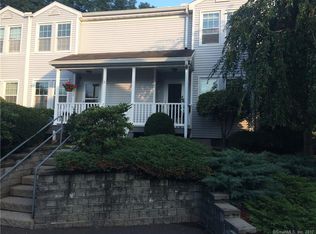 1 Greenview Ln, Milford, CT 06461