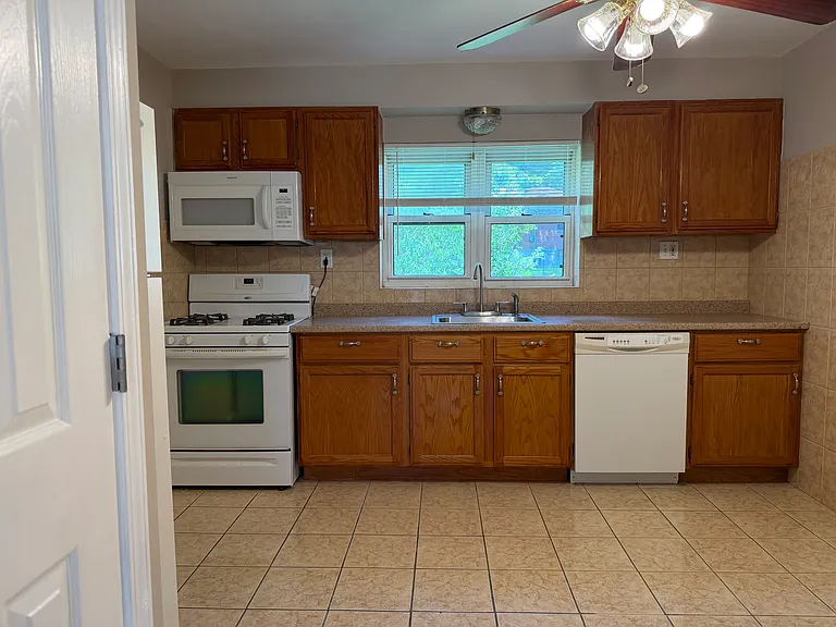 9200 Kit Dr — Photo 5