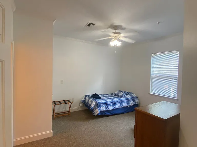 Hillcrest Apartments — Photo 17