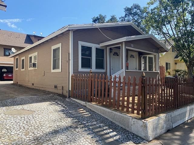 1st image of 17 Esther St #17