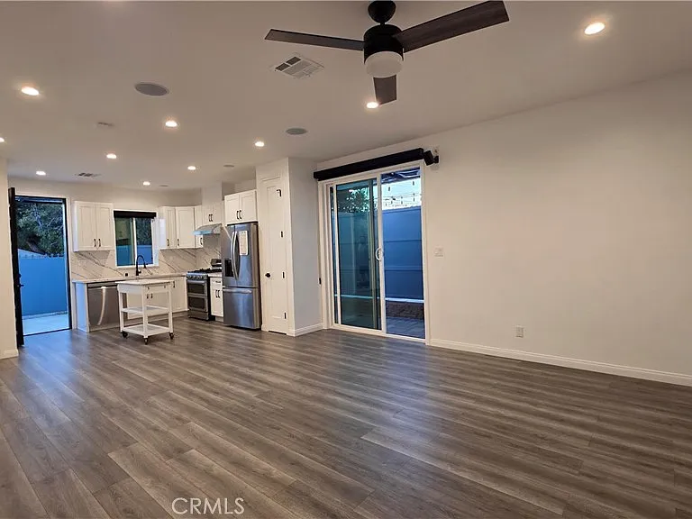 18222 Chatsworth St — Photo 22