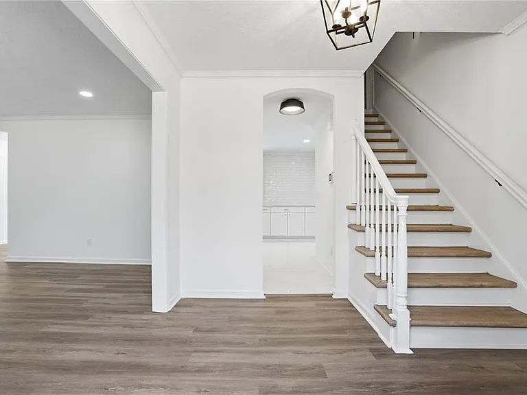 313 Summit Ridge Dr — Photo 2