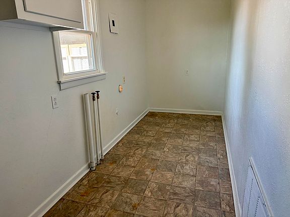 5th image of 904 5th St