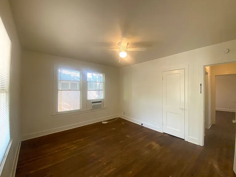 4910 Avenue H — Photo 9