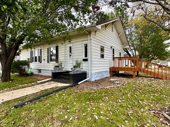 203 Fair Ave, Flora, IL 62839