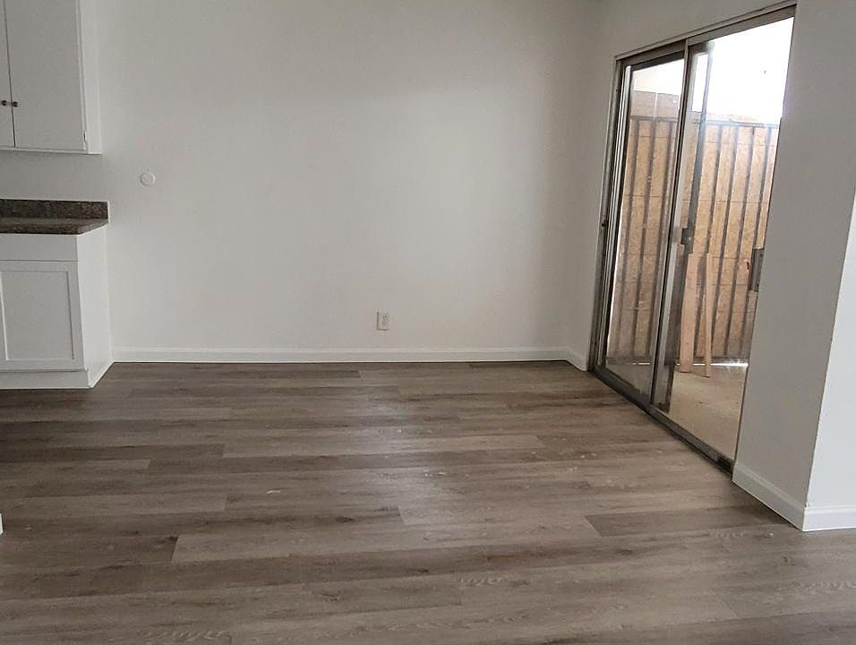 1st image of 20421 Saticoy St #5