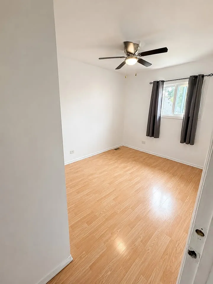 3 bed, 1253 sqft, $2,450 — Photo 4