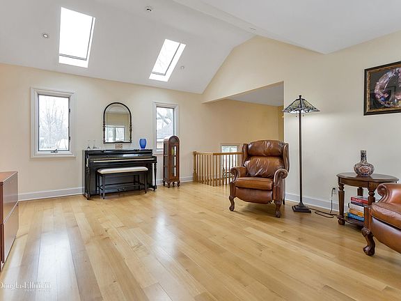 4th image of 18 Aster St