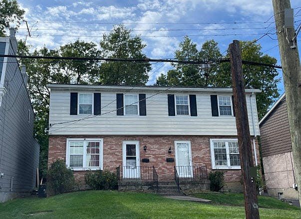 1st image of 305 E Ross Ave