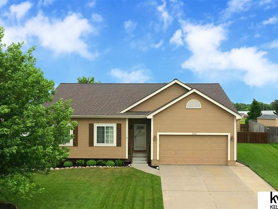 1st image of 1701 Eastview Dr
