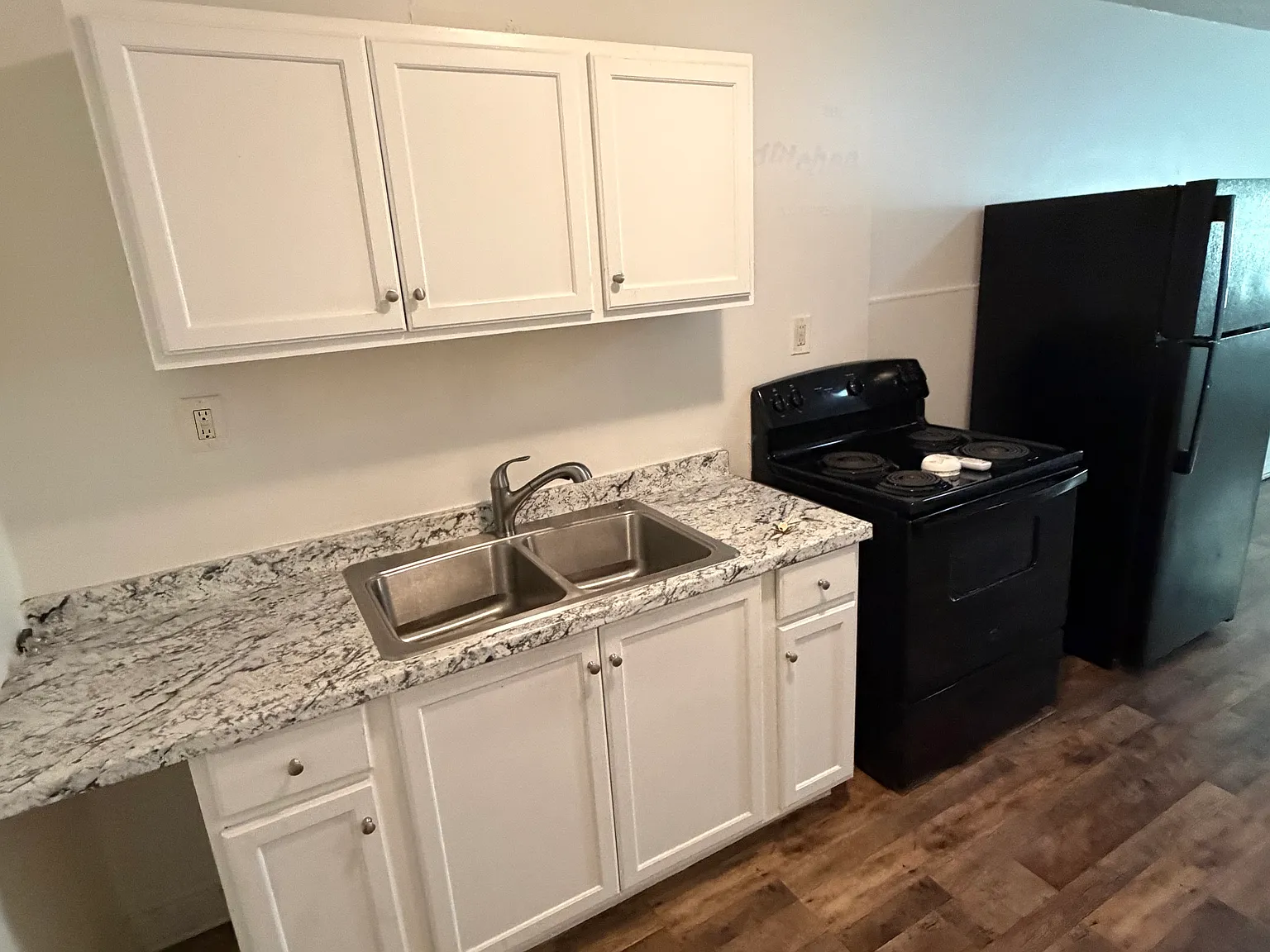 Studio, $995 — Photo 4