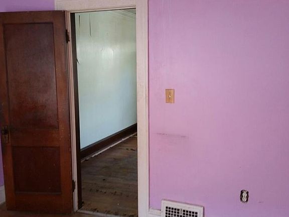 5th image of 15002 Glendale Ave