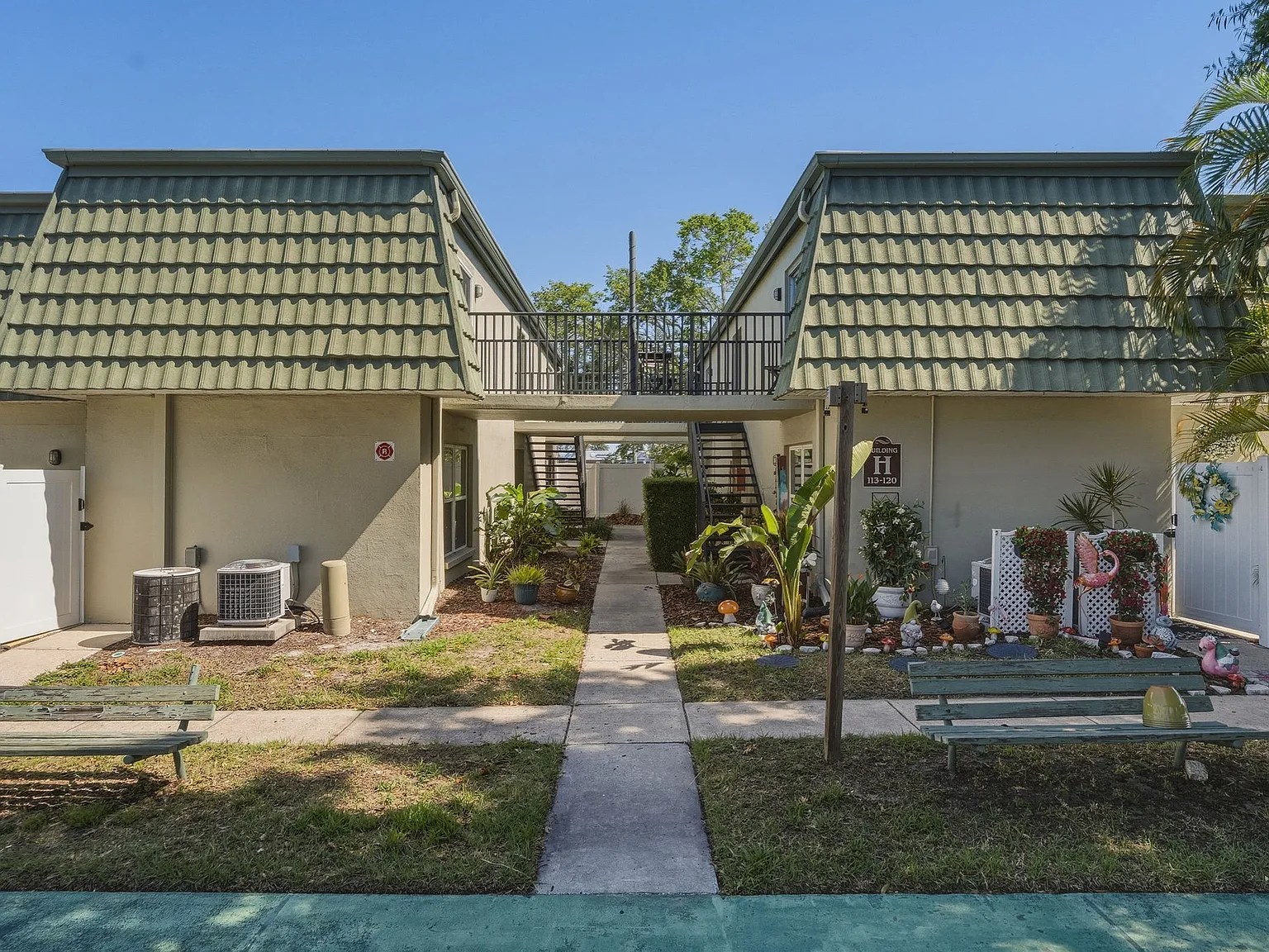 2 bed, 813 sqft, $1,390 — Photo 1