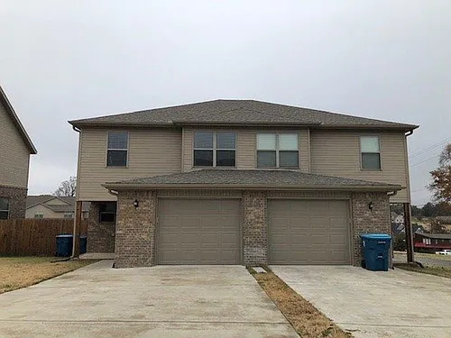 600 SW Loudon Dr #1 Photo 1