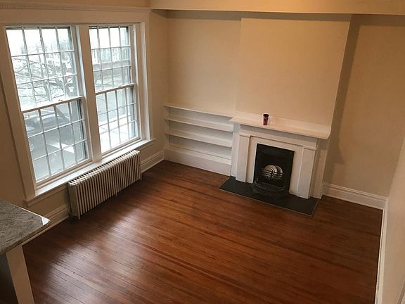 3rd image of 2303 Grove Ave #B