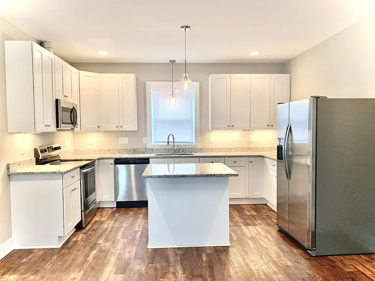 620 W Markham Ave #A — Photo 3