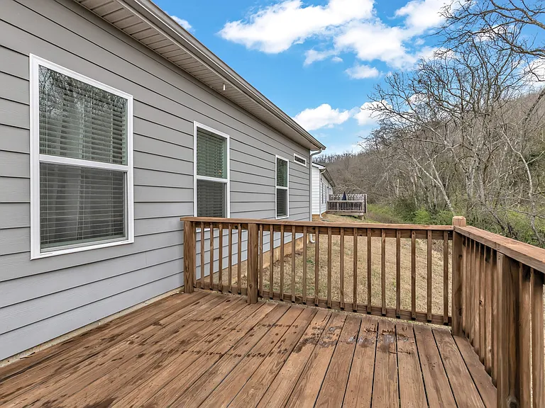 942 Millstream Dr N — Photo 26