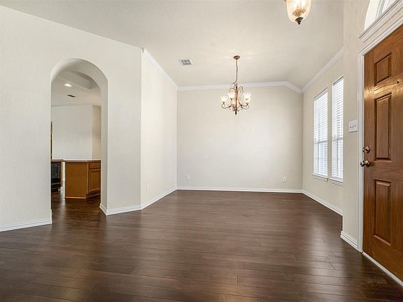3rd image of 1001 Rushmore Dr