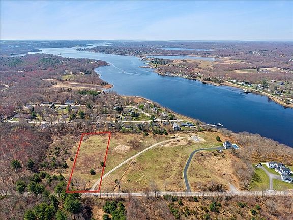5th image of 8 Ferry Ln