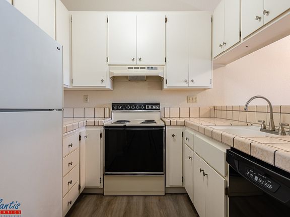 5th image of 695 Blackford Ct