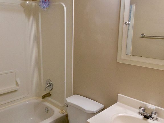 5th image of 835 Grey St #3