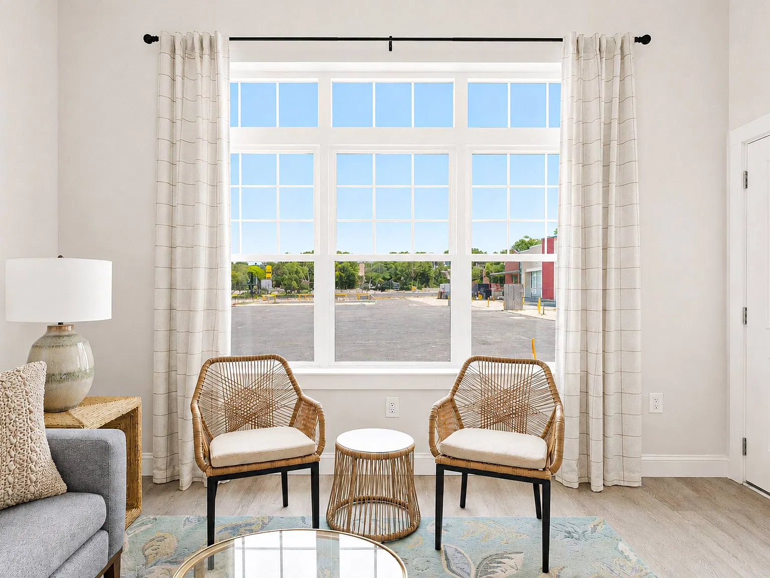 Delano — Photo 3