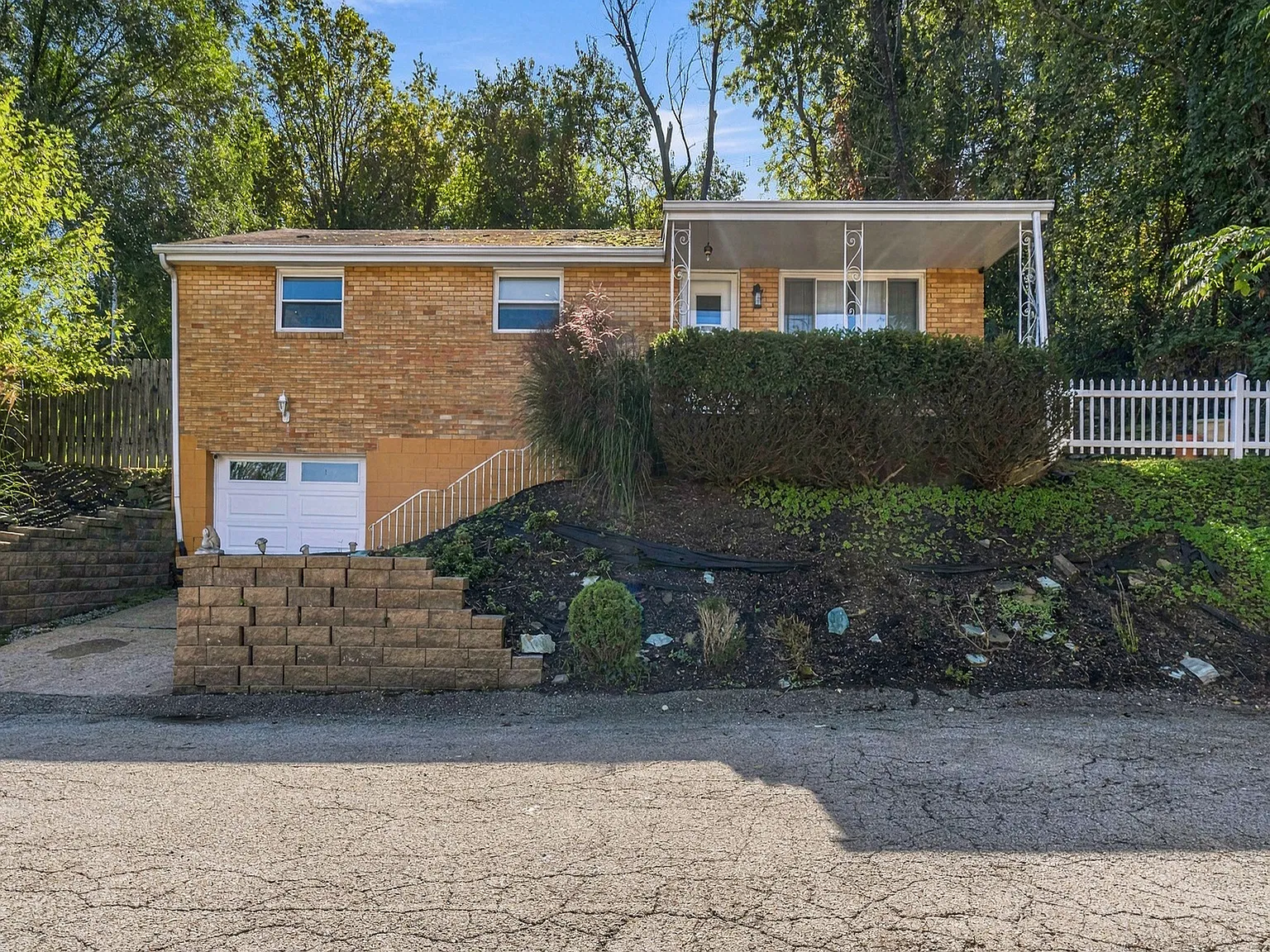 3 bed, 2.5 bath, 1288 sqft, $2,000 — Photo 1