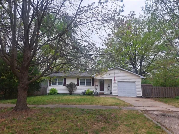 634 N Sycamore St, Ottawa, KS 66067