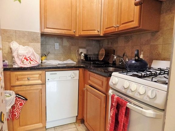 5th image of 156 W 74th St APT 2D