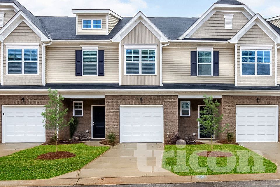 1st image of 2035 Aragon Ln