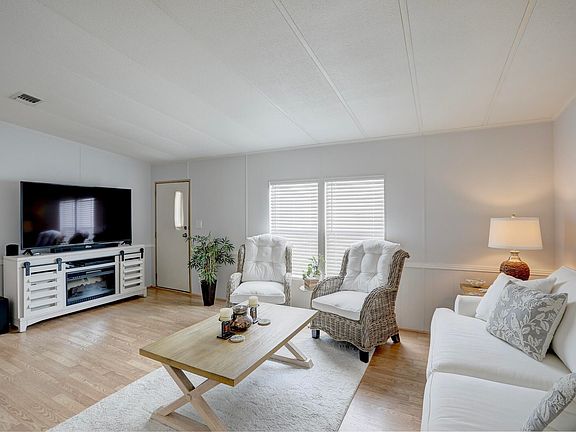 4th image of 496 Tarpon Drive
