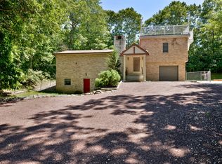 41 Cove Rd S, Southampton, NY 11968