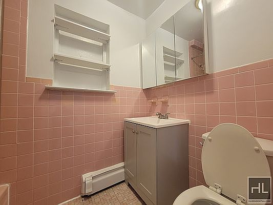 5th image of 3718 Blackstone Ave APT 1